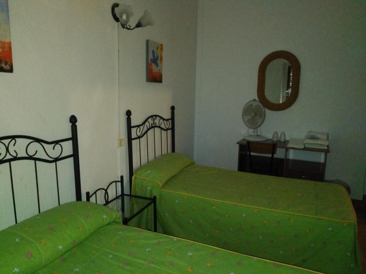 Pension Carretero Caces エクステリア 写真